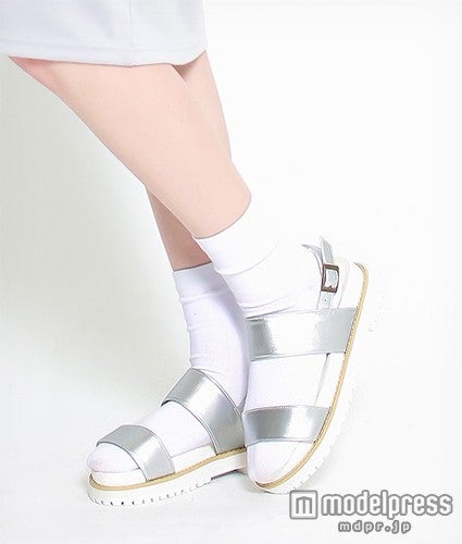 シャークソールスポサン（シルバー）／画像提供：「salus」3,780円（税込）