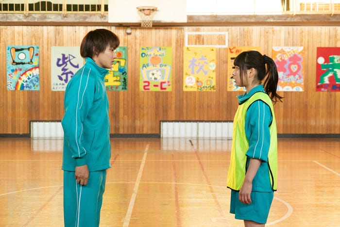 野村周平、桜井日奈子/「僕の初恋をキミに捧ぐ」第2話より(C)テレビ朝日