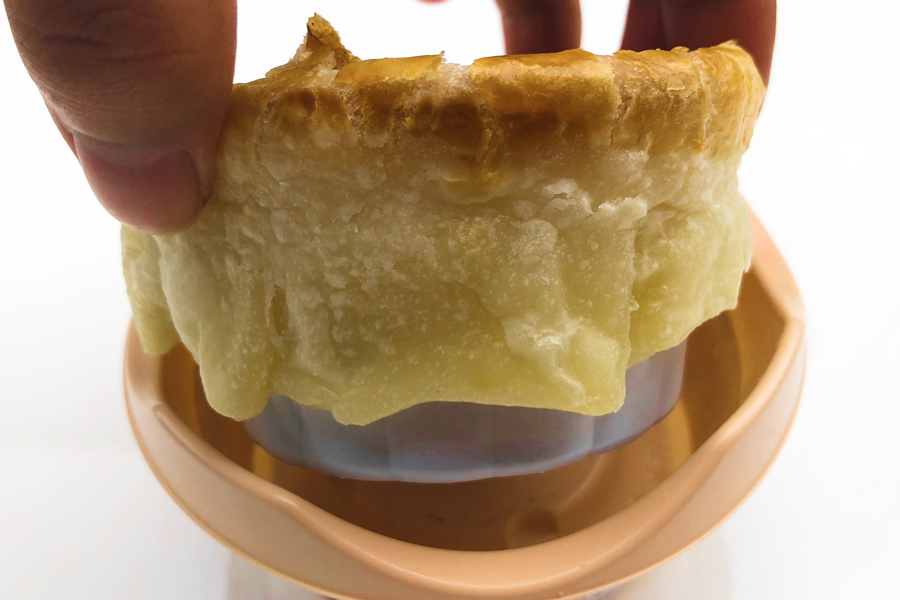 セブン『デミグラスソースのパイ包み』