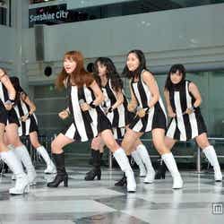 新曲「わがまま 気のまま 愛のジョーク」「愛の軍団」(8月28日リリース)を披露したモーニング娘。