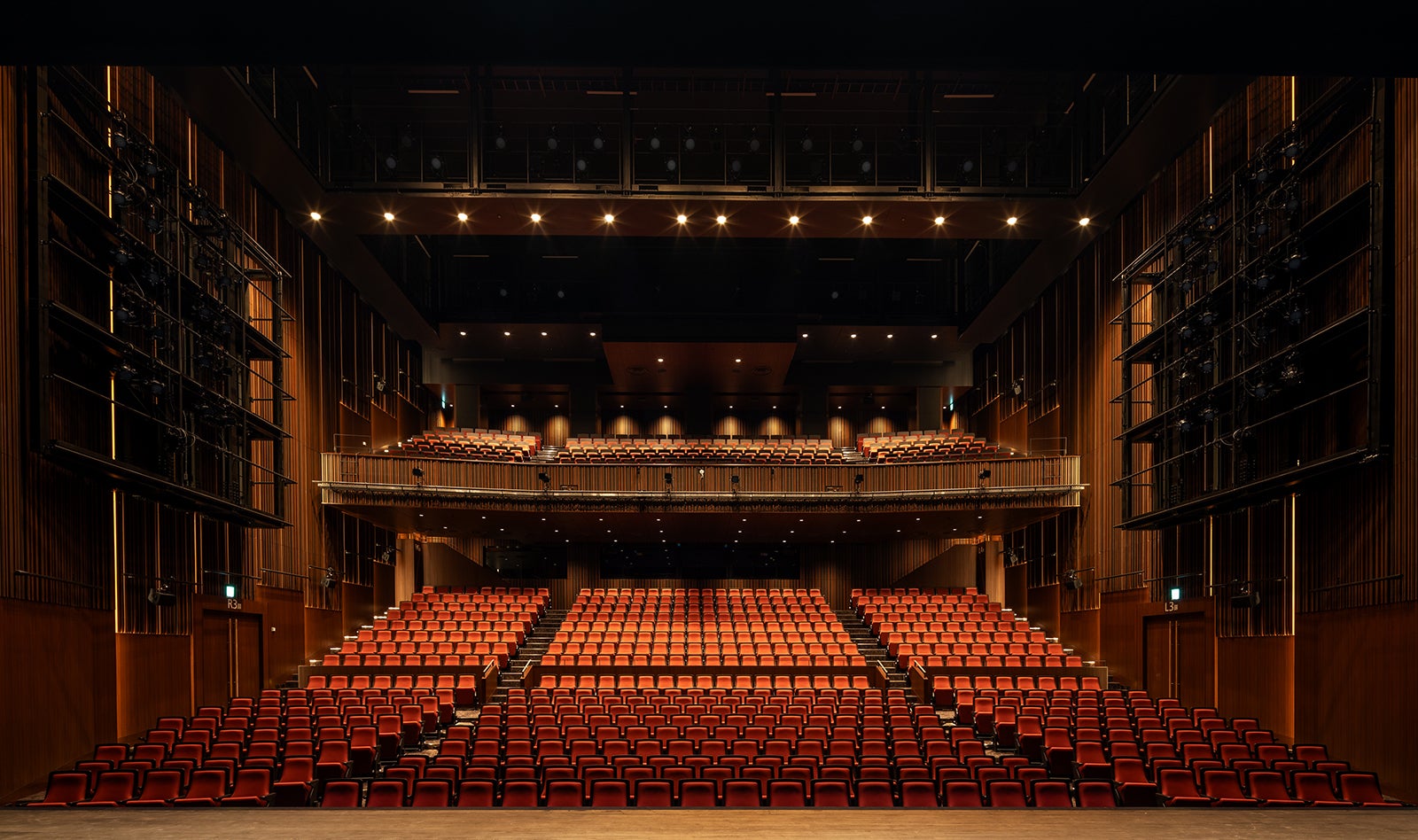 東京駅前に約800席収容の段床式劇場＆ホール誕生 地下バスターミナルにも直結 5月1日オープン