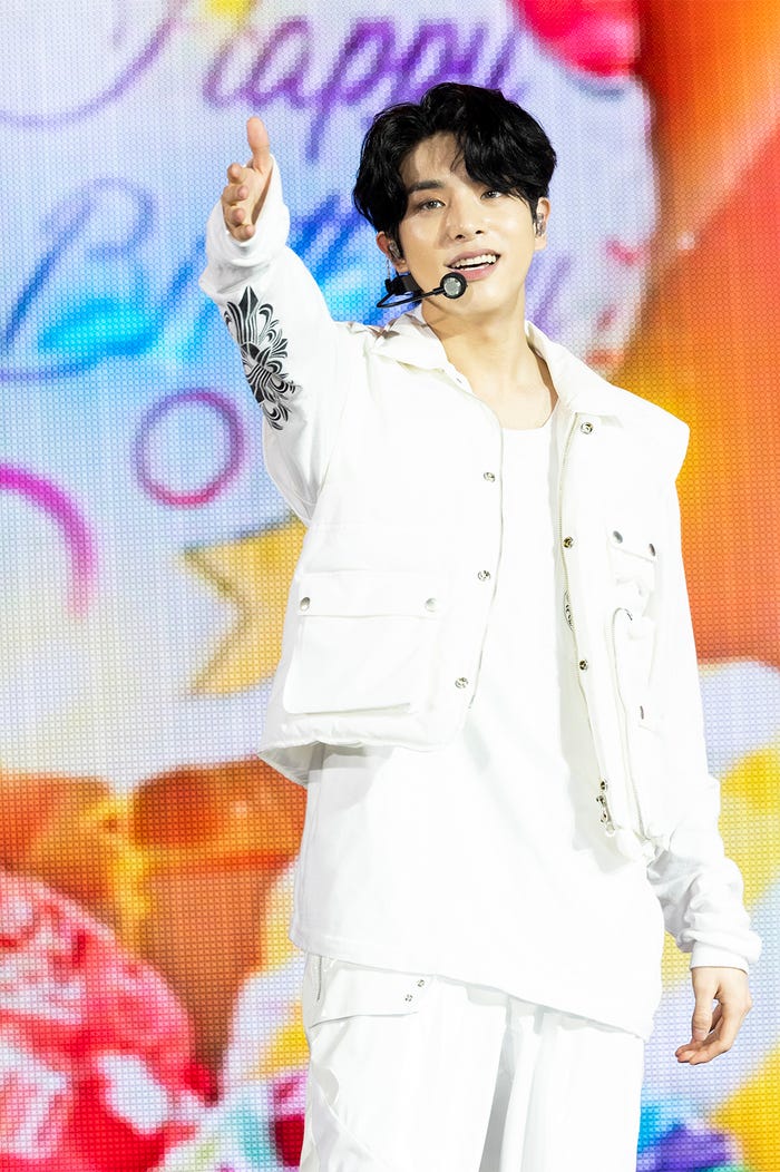 JAKE/「WORLD TOUR ‘MANIFESTO’ IN JAPAN」(P)&(C)BELIFT LAB Inc.