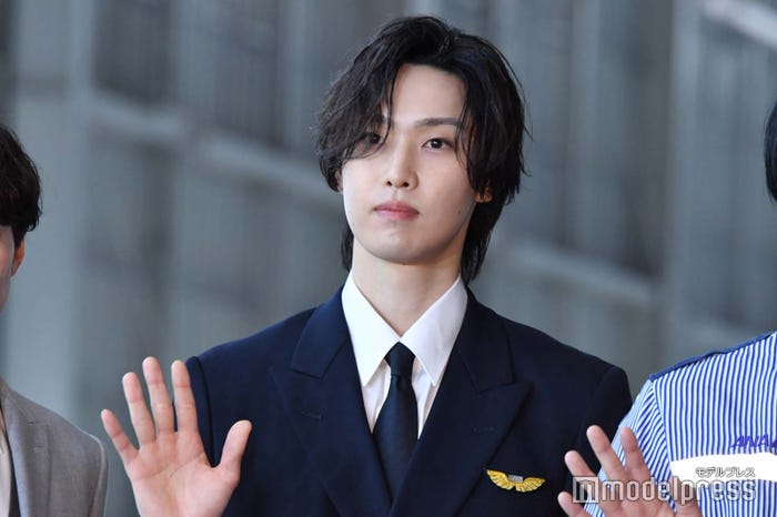 LAが楽しみすぎてネックピローやスリッパを買い揃えた堀夏喜(C)モデルプレス