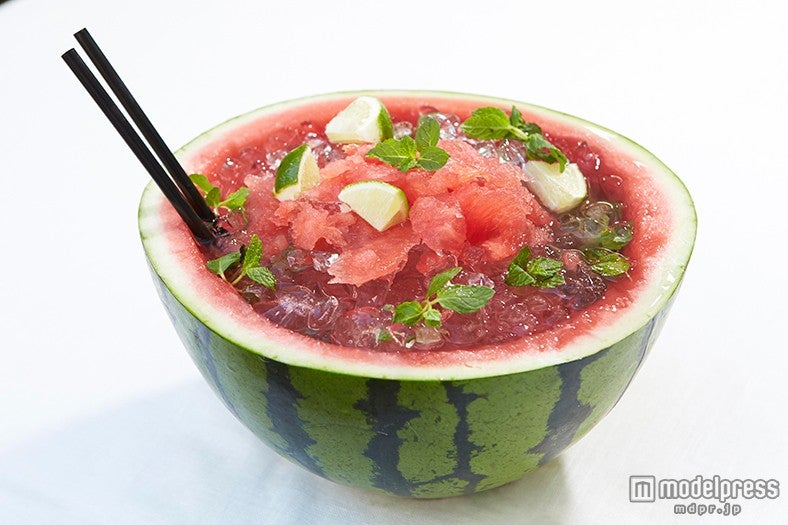 メガすいかモヒート5，000円／画像提供：東京ミッドタウン