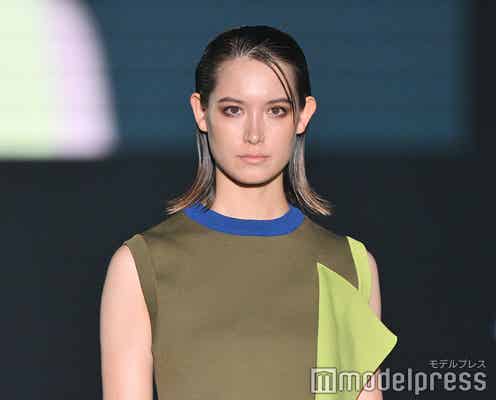 トラウデン直美、変形トップス着こなす ノースリーブからほっそり二の腕披露【TGC北九州2024】