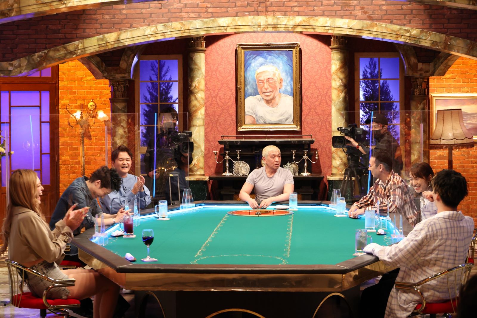 （左から）ゆうちゃみ、水谷隼、ノブ、松本人志、大悟、内山理名、Hiro （C）フジテレビ