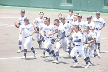 滋賀大会 古豪・八幡商が15年ぶり決勝進出！ 2年生・山口が八回に決勝適時二塁打！「ここまで練習してきて良かった」