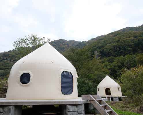 群馬に無人駅グランピング施設「DOAI VILLAGE」旧駅務室カフェ&大自然で“ととのう”サウナを完備