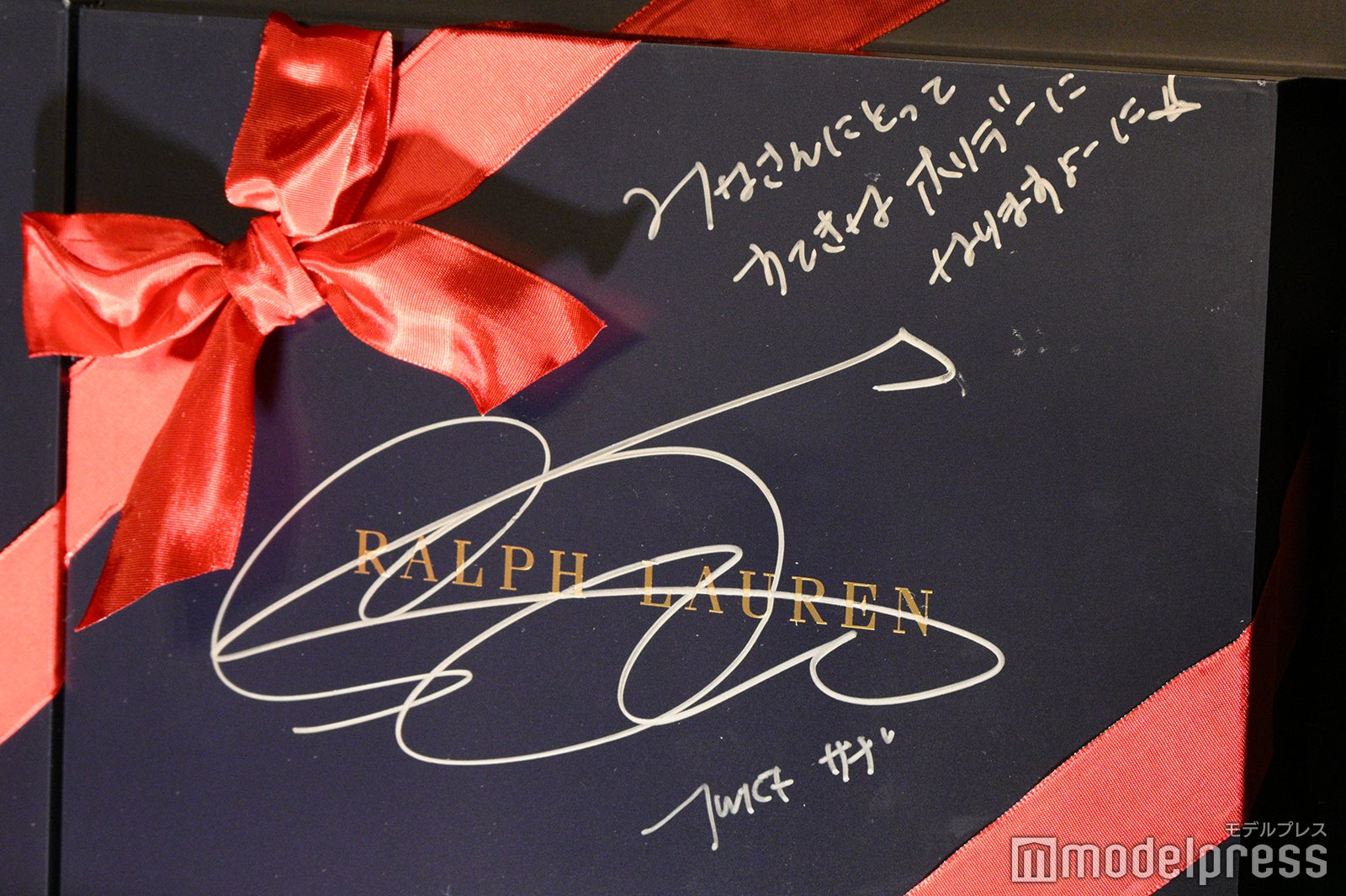 サナのサイン（C）モデルプレス