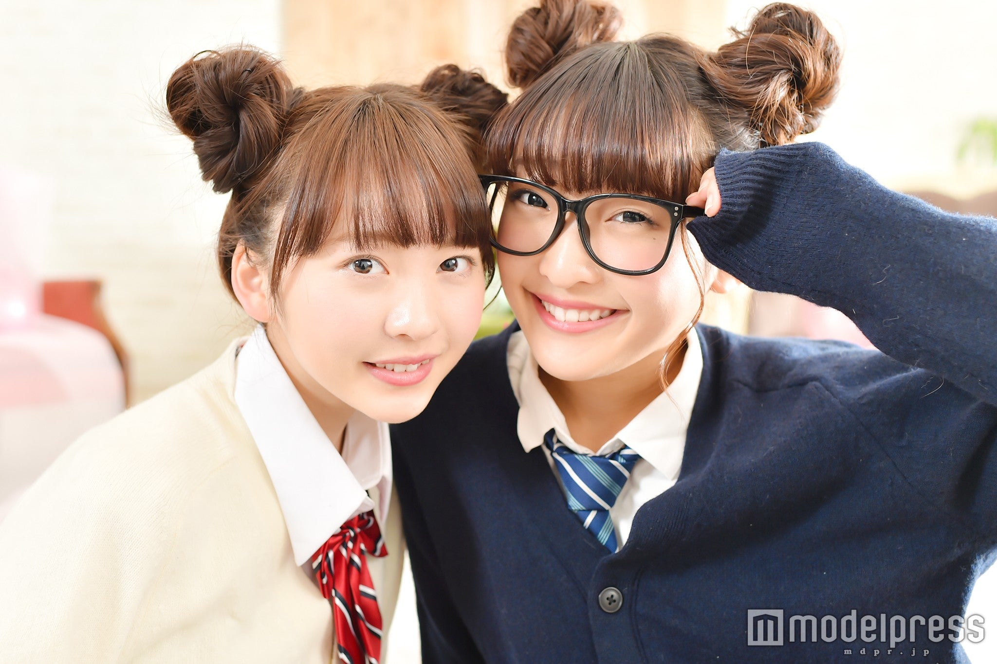 まこみな／（左から）まこ、みなみ／（C）モデルプレス