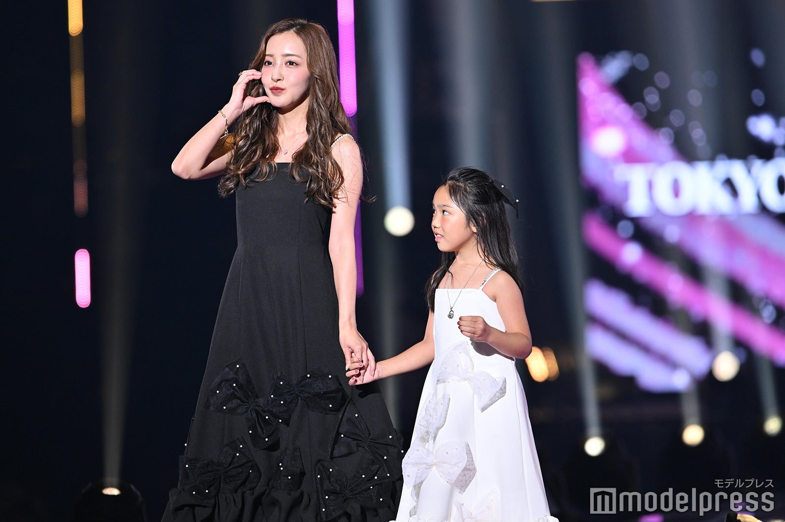 板野友美、望蘭（C）モデルプレス