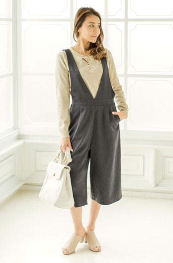 Vネックミドル丈ガウチョオールインワン「Re:EDIT by GALSTAR」3,198円(税込)/画像提供:Re:EDIT by GALSTAR