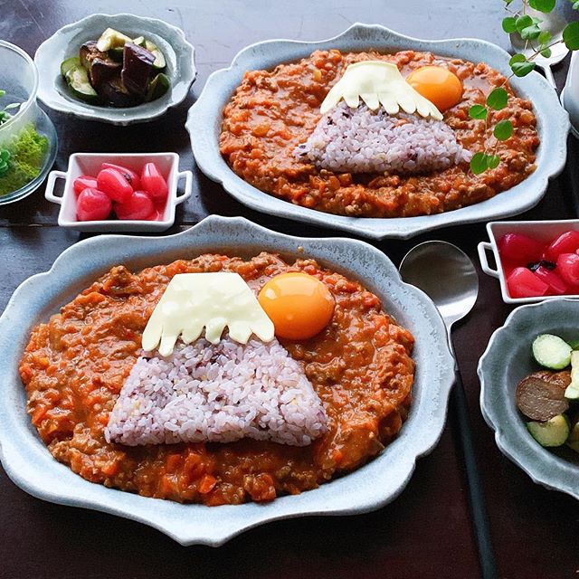 カレーを綺麗に盛り付けるコツをご紹介 ワンランク上のおしゃれなお家ご飯に モデルプレス カレーを綺麗に盛り付けるコツをご紹介 ワンランク上のおしゃれなお家ご飯に モデルプレス