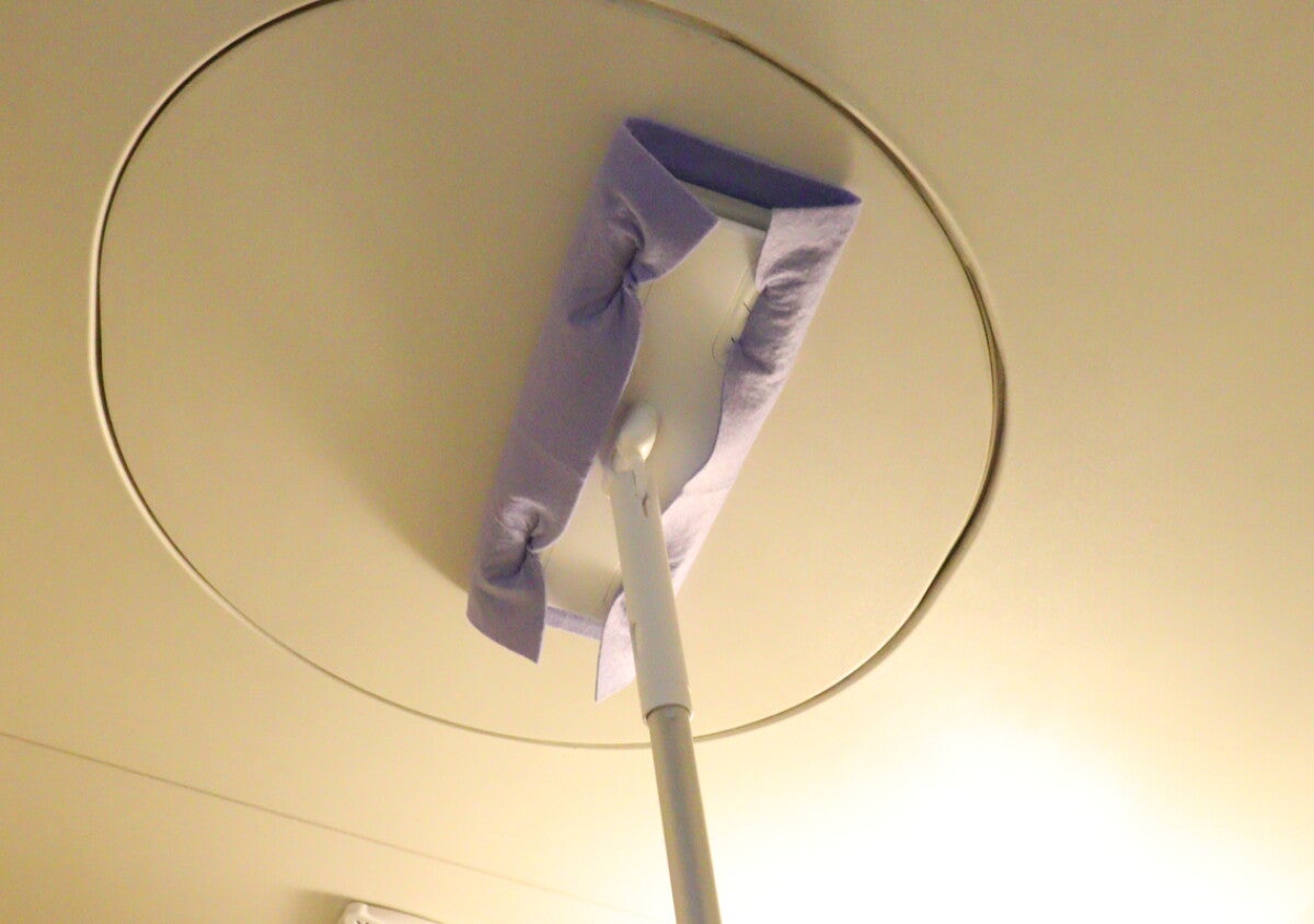 拭いた瞬間シュンッって消えた！繰り返し使えるコスパ最強100均お掃除グッズ