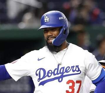 ドジャース T・ヘルナンデスがあわやボーンヘッド危機 三塁ベース空過疑惑でカブスがチャレンジ→判定覆らず満面笑み スタンドも大歓声