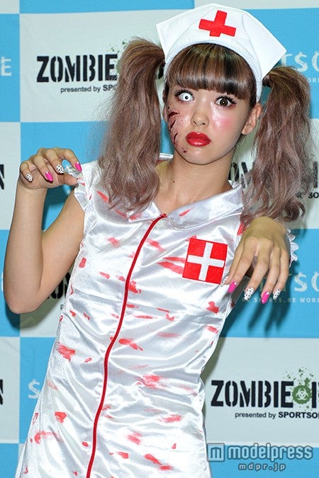 藤田ニコル、自前衣装でゾンビナースに変身「恋愛も追いかけるタイプ」【モデルプレス】