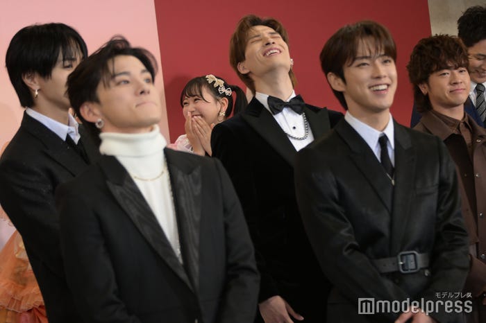 FRUITS ZIPPER鎮西寿々歌の発言に笑う会場(C)モデルプレス