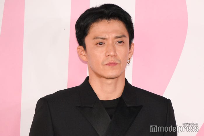 小栗旬(C)モデルプレス