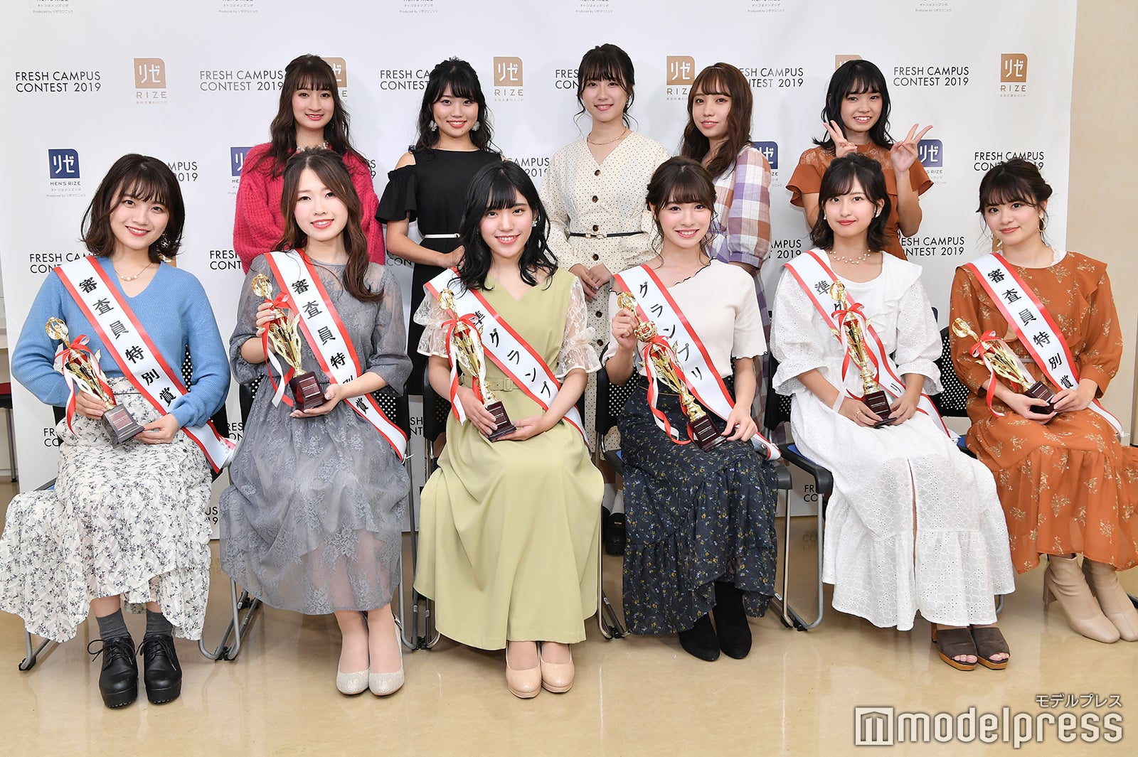 （前列左から）渡辺萌菜、坂本奈優、望月優夢、中川紅葉、斉藤里奈、村上由樹（C）モデルプレス（後列左から）寺岡茉莉花、山田璃々子、千葉こころ、宮平べれん、前原未夢