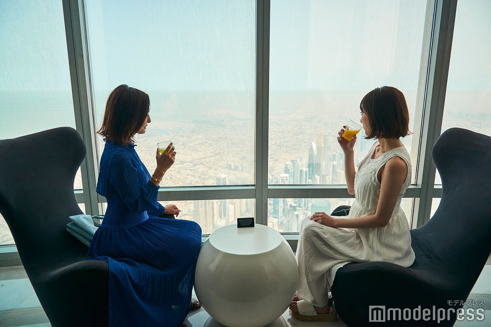 ドバイの絶景を眺めながらの優雅な時間（C）モデルプレス