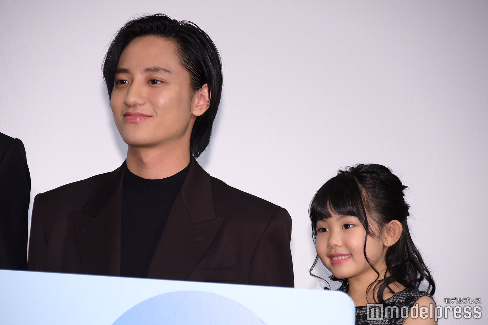 藤原季節、外村紗玖良（C）モデルプレス