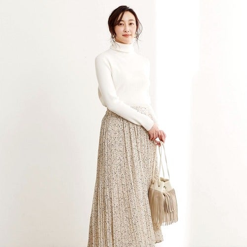 白いプリーツスカートに合う春コーデ 21 旬の着こなし方って モデルプレス