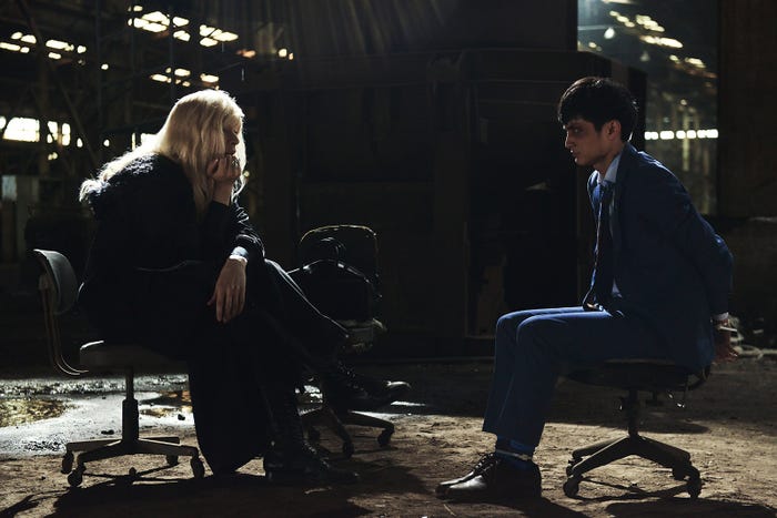 城田優、高良健吾「バイバイ、ブラックバード」より(C)WOWOW