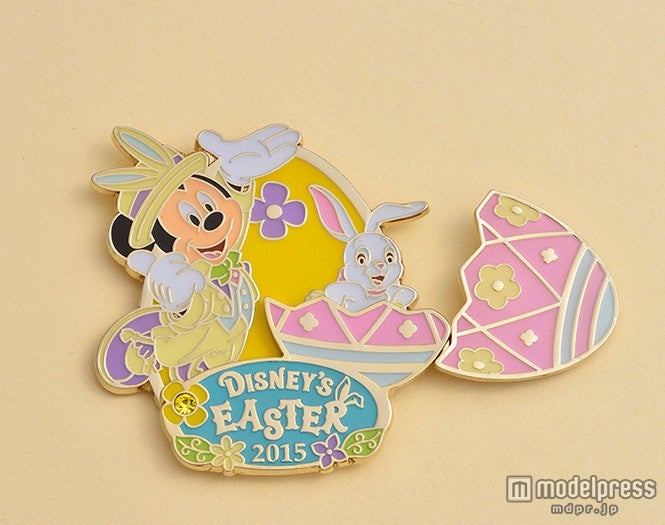 前期：ミッキーマウスのピン／（C）Disney