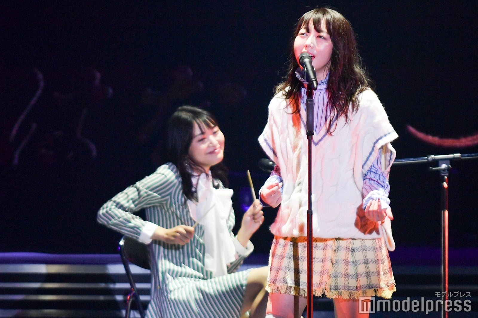 北原里英、峯岸みなみ「峯岸みなみ卒業コンサート～桜の咲かない春はない～」（C）モデルプレス