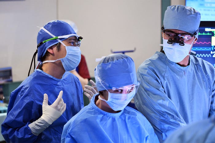 二宮和也、趣里、橋本さとし「ブラックペアン シーズン2」第2話より(C)TBS