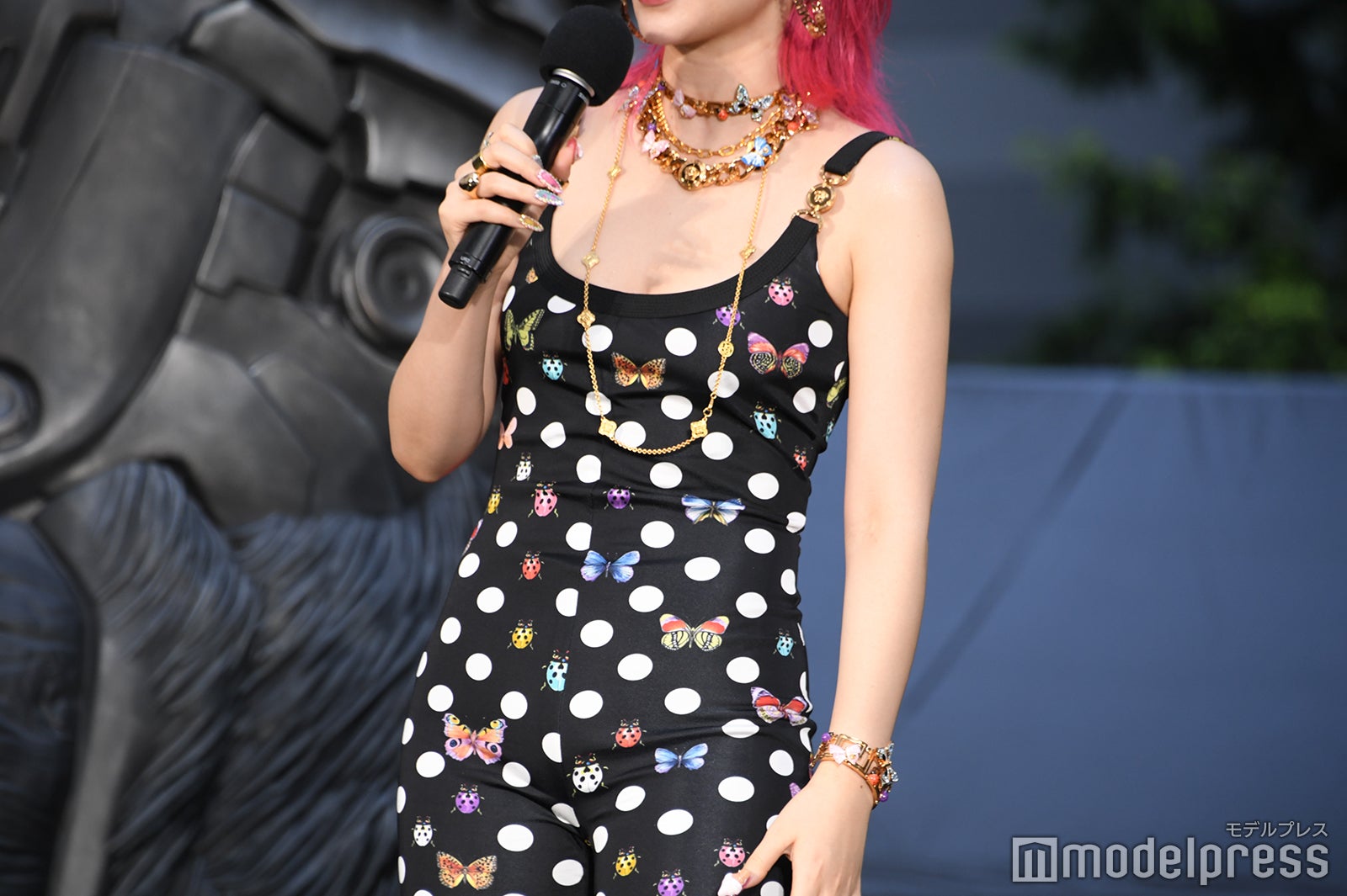 仲里依紗、虫がポイントの衣装（C）モデルプレス