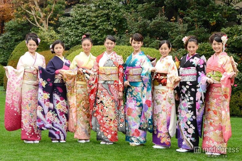 武井咲、剛力彩芽らオスカー美女が艶やか晴れ着姿披露