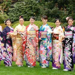 左から:吉本実憂、小芝風花、忽那汐里、武井咲、剛力彩芽、宮崎香蓮、河北麻友子、小澤奈々花
