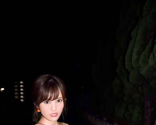 NMB48山本彩、大人ドレスで美デコルテ披露 夜の街を歩く姿が色っぽい