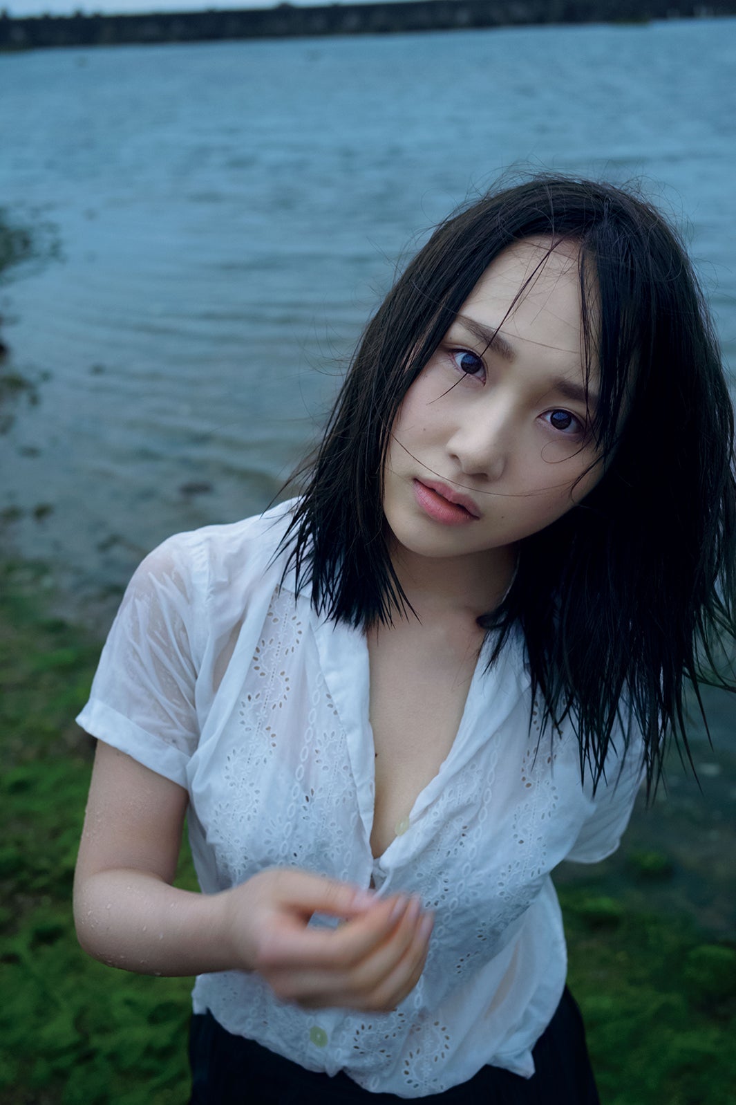 高橋朱里【撮影：佐藤裕之／高橋朱里1st写真集 曖昧な自分（講談社）より】