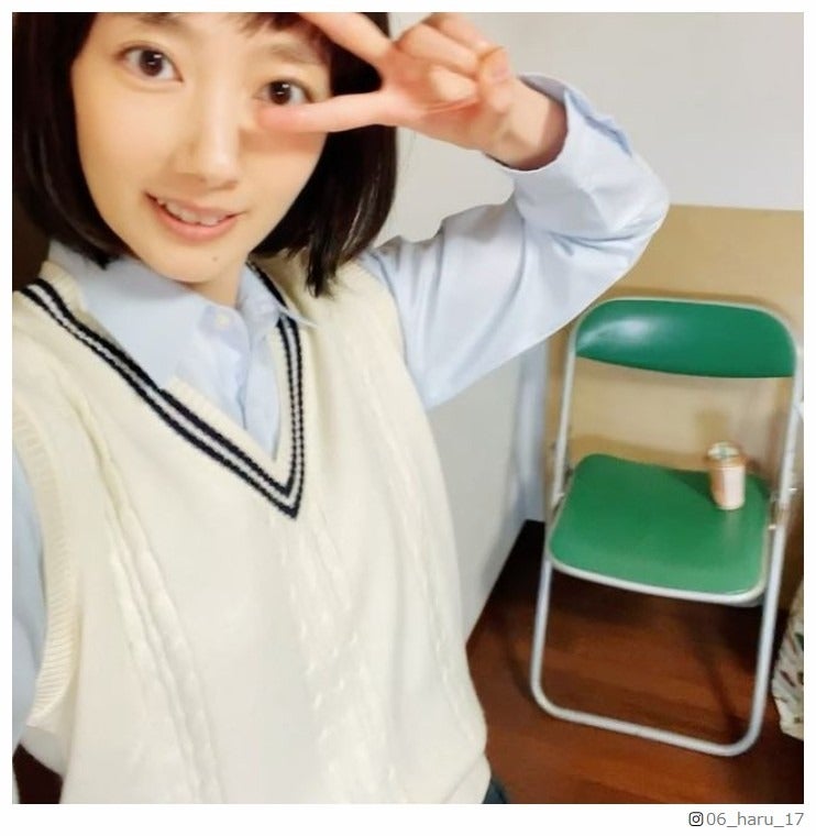 波瑠、制服姿の自撮り動画に反響「可愛すぎてにやけた」「完全にJK」