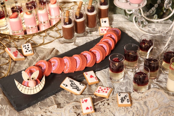 いちごとアリスのクラシックスイーツブッフェ／画像提供：ベストブライダル