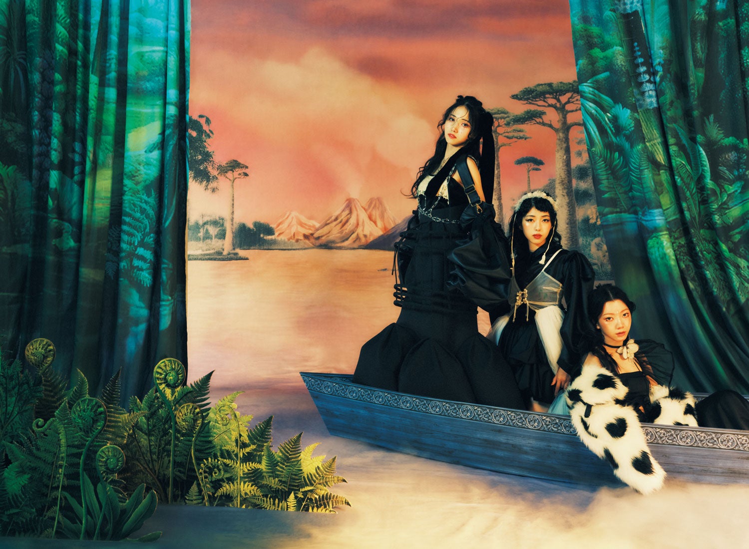 IS:SUE／撮影：フジイセイヤ（W）