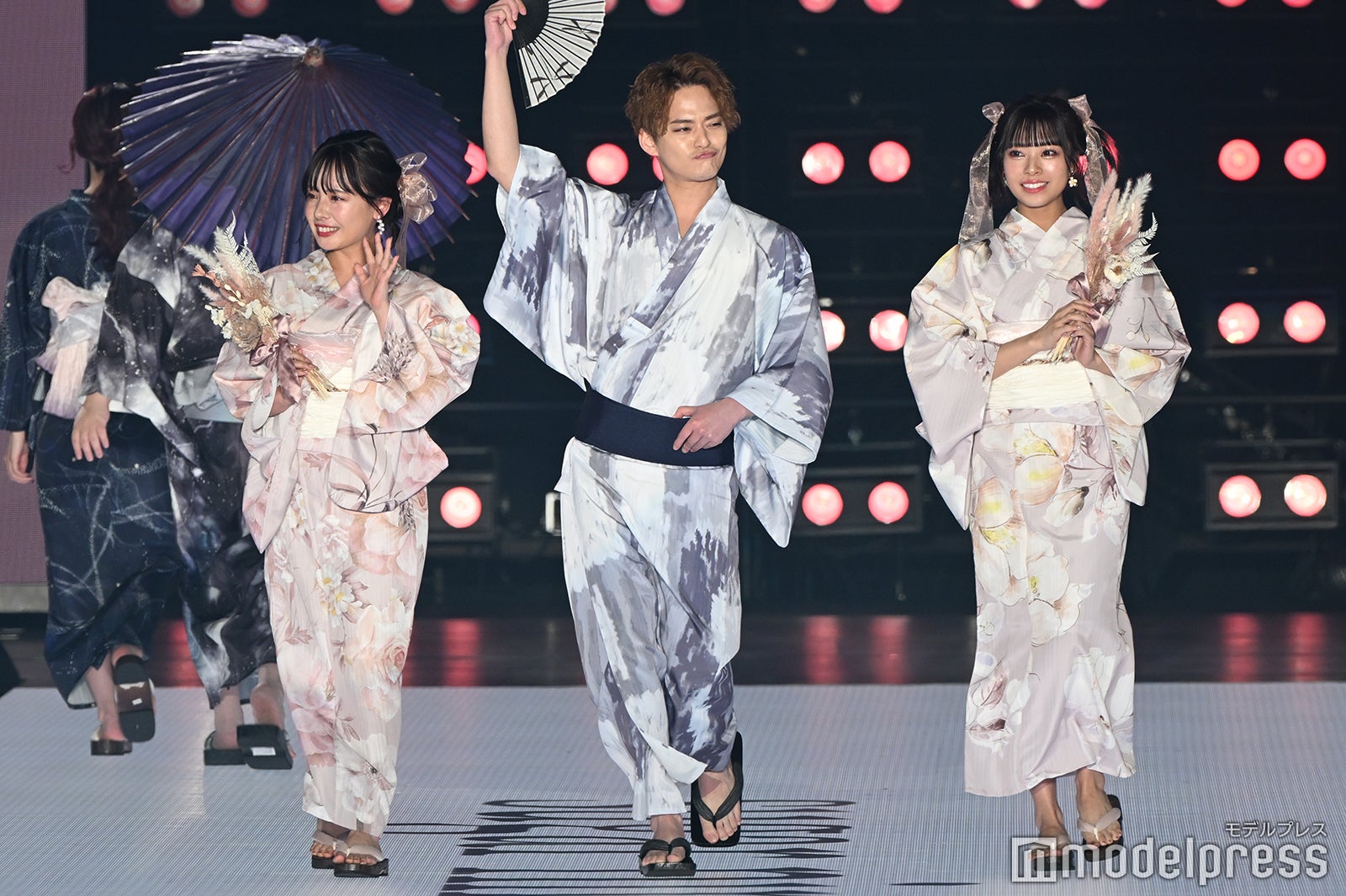 山田菜々、中山優馬、山田寿々（C）モデルプレス