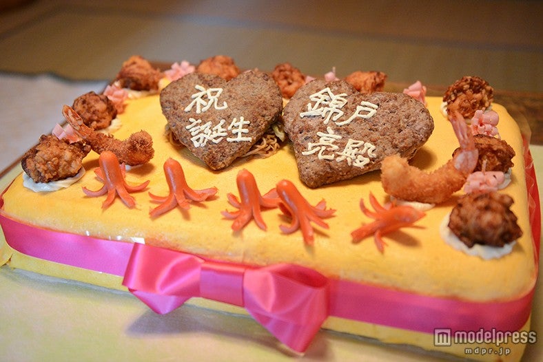 特製“泥そばケーキ”