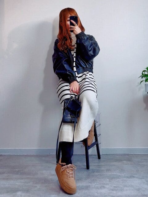 GUGIRLSフライトジャケット GUGIRLSフライトジャケットのブラックとボーダーワンピースのフレンチカジュアル