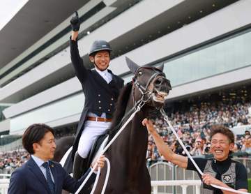 和田竜二 晴れやかに次章へ 誘導馬ディープボンドに騎乗 多くのファンに見送られ30年の騎手生活に別れ