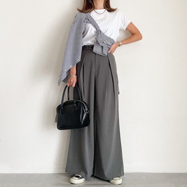 GU　スーパーワイドパンツ　コーデ　たすき掛け