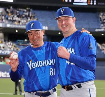 DeNA待望の今季1勝 相川新監督が初勝利 開幕からの連敗を4でストップ 初回に3点を先取、新助っ投のコックスは6回1失点の好投