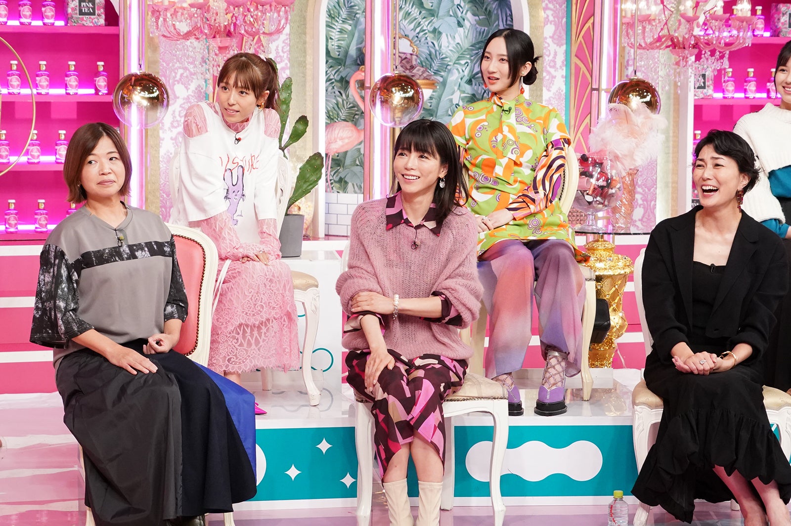 （左から）大久保佳代子、若槻千夏、釈由美子、ファーストサマーウイカ、板谷由夏（C）日本テレビ