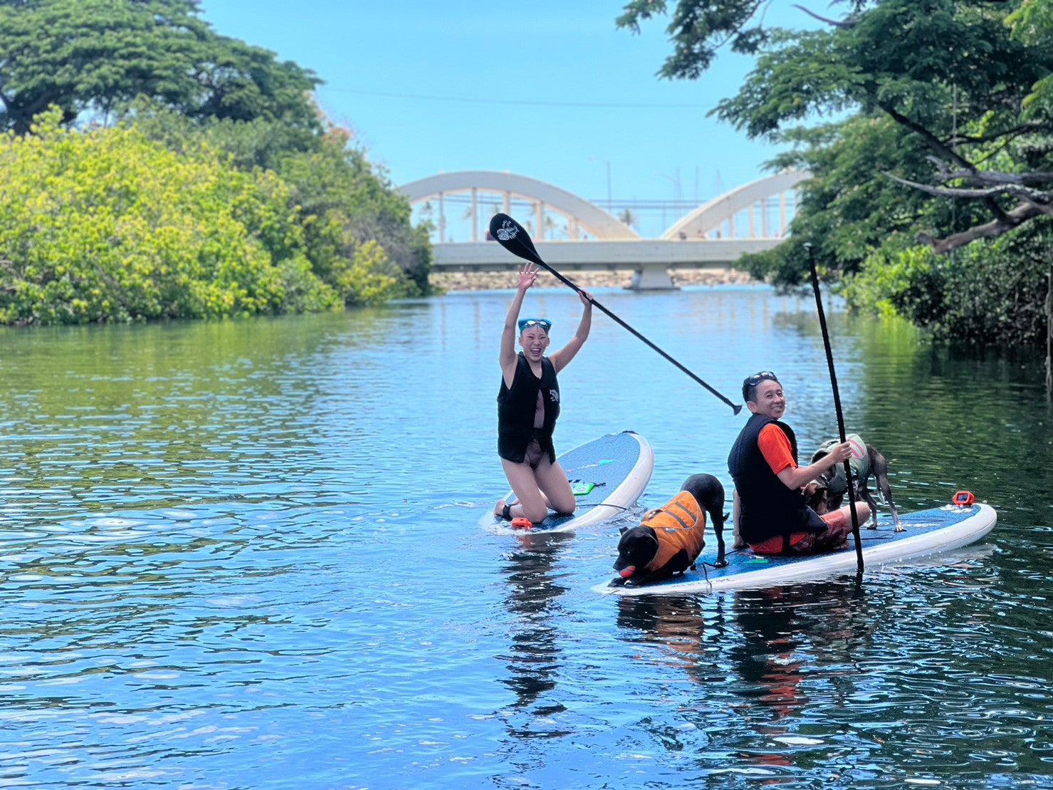 （左から）フワちゃん、有吉弘行（C）フジテレビ