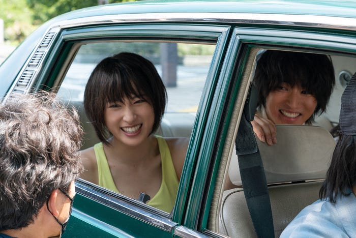 土屋太鳳、山崎賢人(C)麻生羽呂・小学館/ROBOT