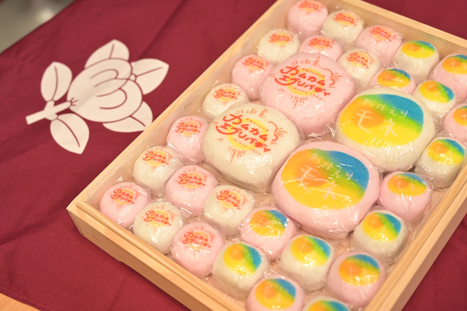 御菓子司「たちばな」の特製紅白まんじゅう（C）NHK