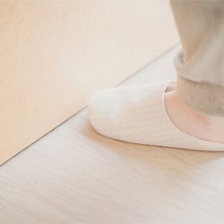 携帯用スリッパのススメ|外出先やホテルでの部屋履きに大活躍!