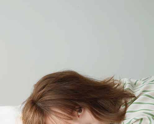 弘中綾香アナ、現役OL初表紙が話題の「with」未公開カット解禁 圧倒的透明感放つ